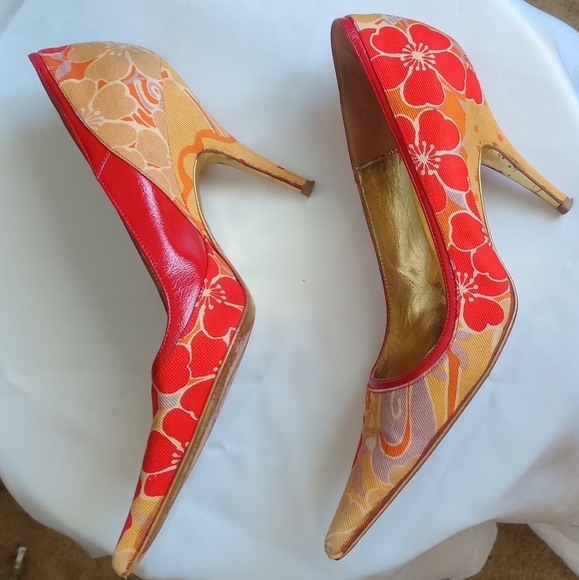 🔥🔥🔥D&G Dolce and Gabbana Red and Mustard fabric and leather heels. - Picture 4 of 7